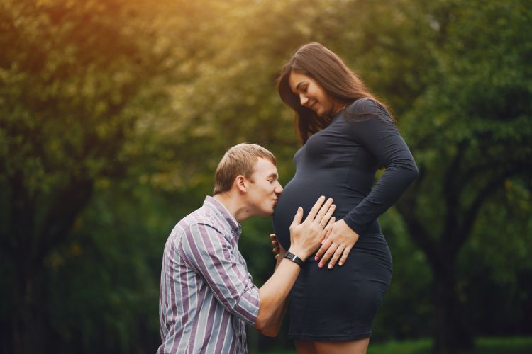 Couple Maternity Photoshoot Ideas: Make Pregnancy Memories