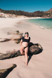 maternity photoshoot on beach
